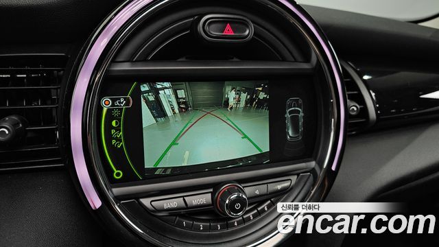 MINI Cooper 5Door HIGH 3rd 2018 — фото 15