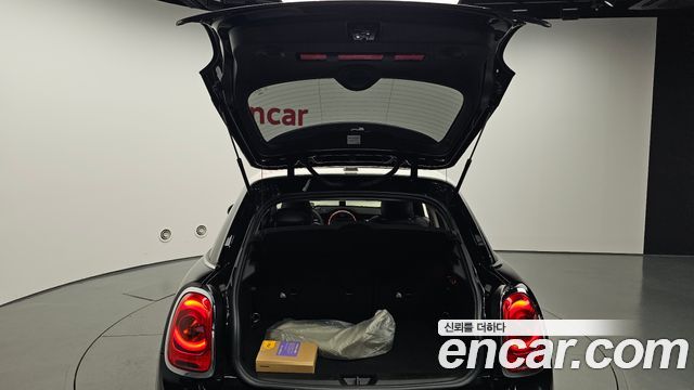 MINI Cooper 5Door HIGH 3rd 2018 — фото 20