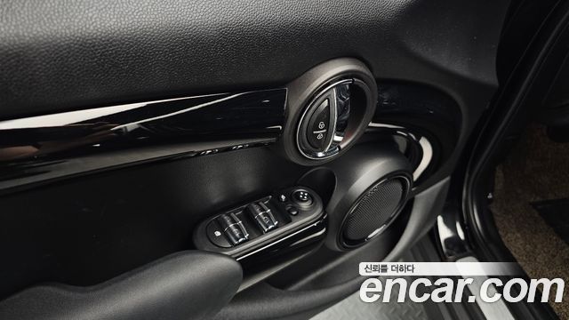 MINI Cooper 5Door HIGH 3rd 2018 — фото 32
