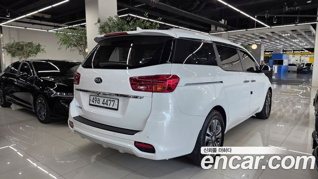 Kia Carnival 9-Seater Luxury 2019 — фото 4