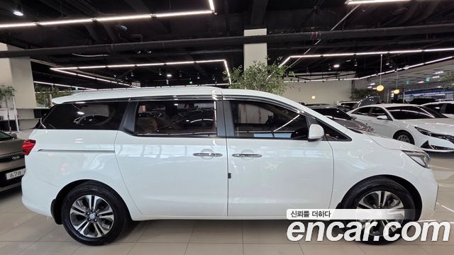 Kia Carnival 9-Seater Luxury 2019 — фото 7