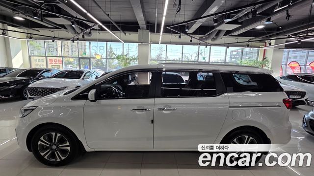 Kia Carnival 9-Seater Luxury 2019 — фото 8