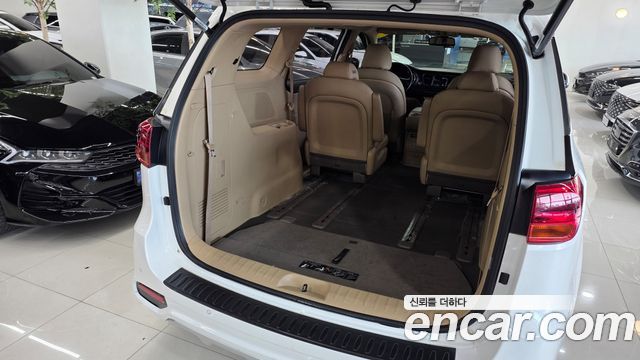 Kia Carnival 9-Seater Luxury 2019 — фото 10