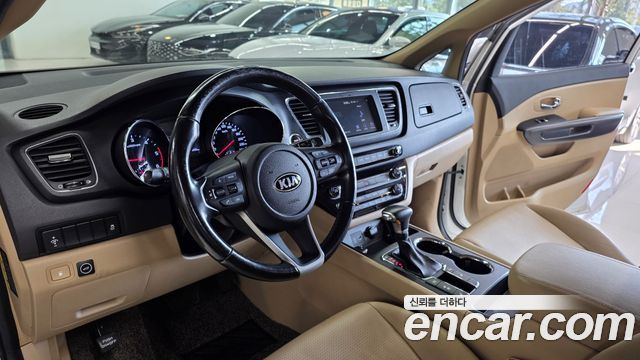 Kia Carnival 9-Seater Luxury 2019 — фото 16