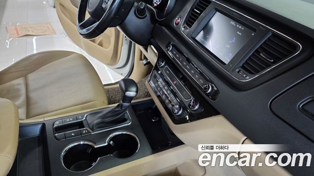 Kia Carnival 9-Seater Luxury 2019 — фото 17