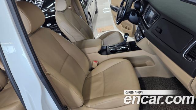 Kia Carnival 9-Seater Luxury 2019 — фото 23