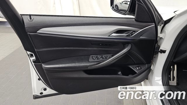 BMW 5 Series (G30) 520d xDrive M Sport Package Plus 2019 — фото 24