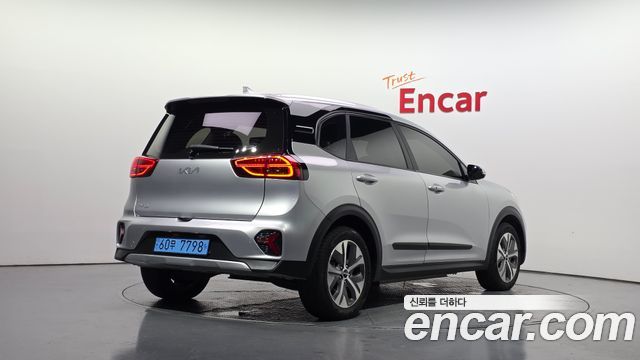 Kia Niro Plus Air 2023 — фото 2