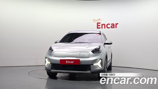Kia Niro Plus Air 2023 — фото 3