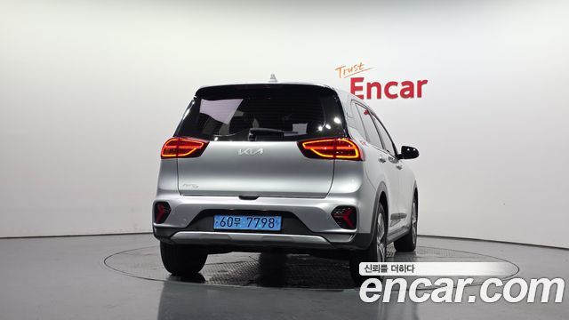 Kia Niro Plus Air 2023 — фото 4