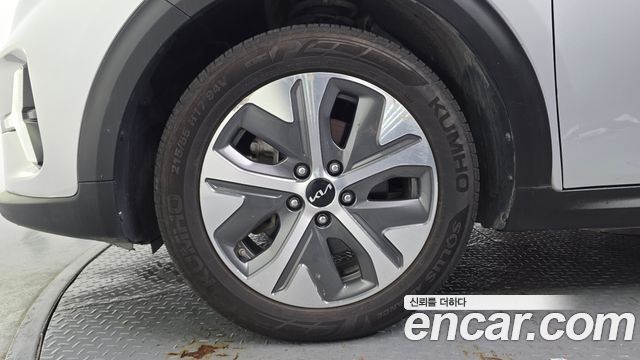 Kia Niro Plus Air 2023 — фото 5