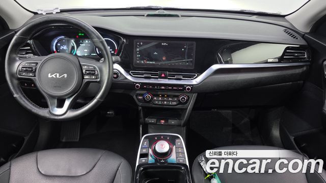 Kia Niro Plus Air 2023 — фото 7