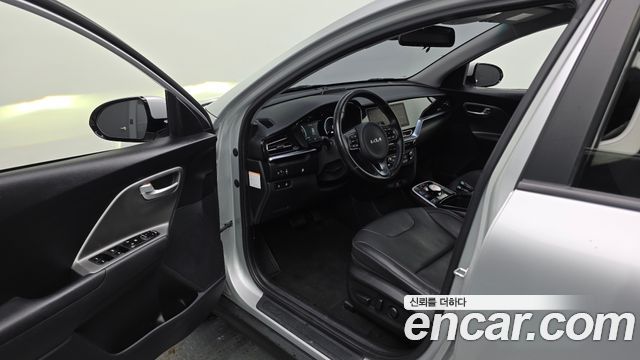 Kia Niro Plus Air 2023 — фото 10