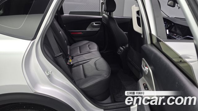 Kia Niro Plus Air 2023 — фото 11