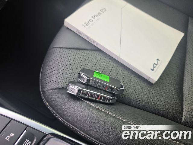 Kia Niro Plus Air 2023 — фото 17