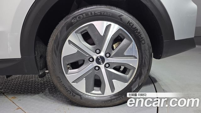 Kia Niro Plus Air 2023 — фото 21