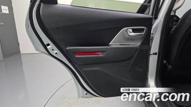 Kia Niro Plus Air 2023 — фото 25