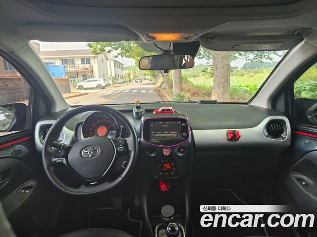 Toyota Aygo 1.0 2017 — фото 10