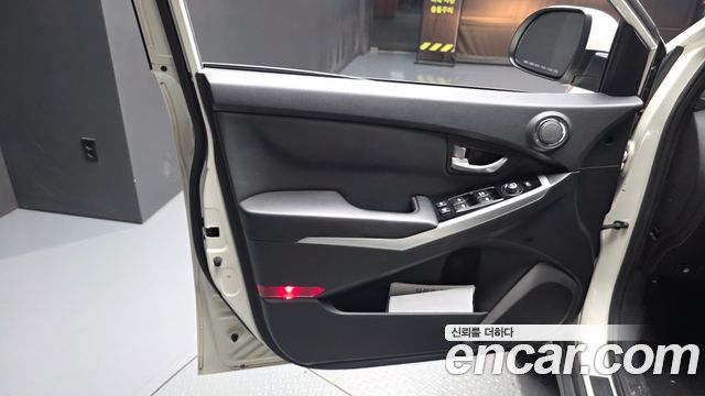 KG Mobility (SsangYong) Korando C 2.0 Advanture 60th Edition 2WD 2015 — фото 24