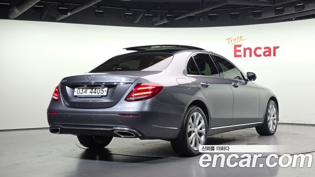 Mercedes-Benz E-Class (W213) E300 4MATIC Exclusive 2019 — фото 2