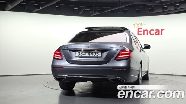 Mercedes-Benz E-Class (W213) E300 4MATIC Exclusive 2019 — фото 4