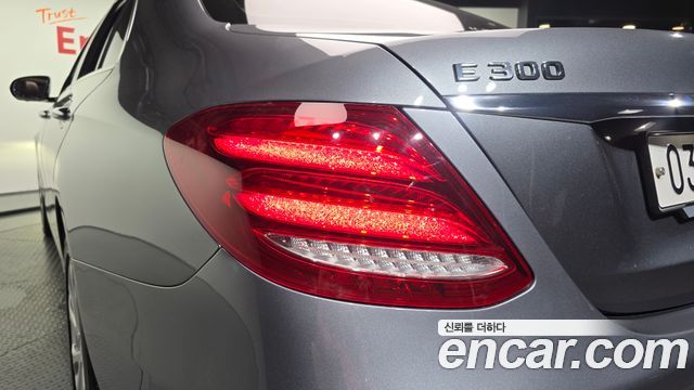 Mercedes-Benz E-Class (W213) E300 4MATIC Exclusive 2019 — фото 23