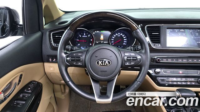 Kia Carnival 7-Seater Limousine President 2019 — фото 12