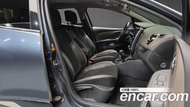 Renault Korea Clio Intens 2018 — фото 11