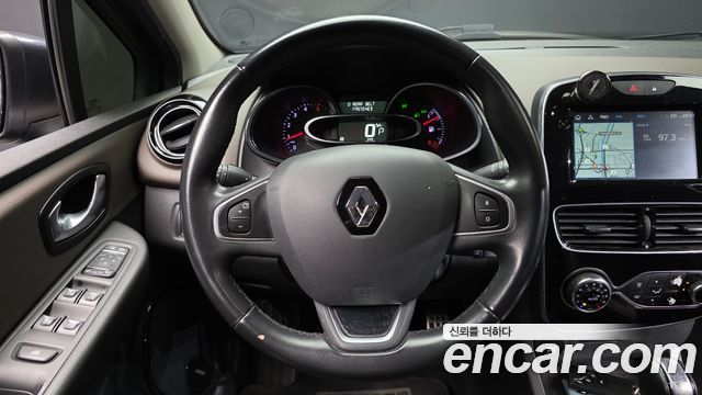 Renault Korea Clio Intens 2018 — фото 13