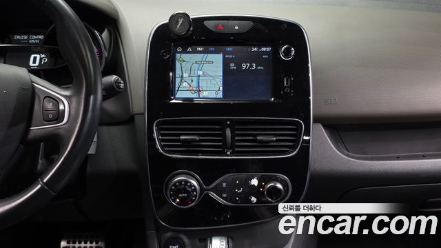 Renault Korea Clio Intens 2018 — фото 14