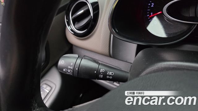 Renault Korea Clio Intens 2018 — фото 16