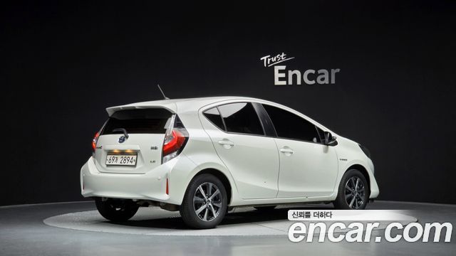 Toyota Prius C 1.5 2019 — фото 2