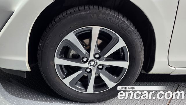 Toyota Prius C 1.5 2019 — фото 5