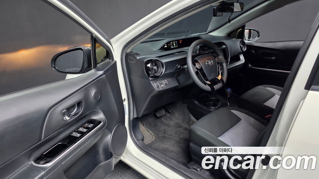 Toyota Prius C 1.5 2019 — фото 10
