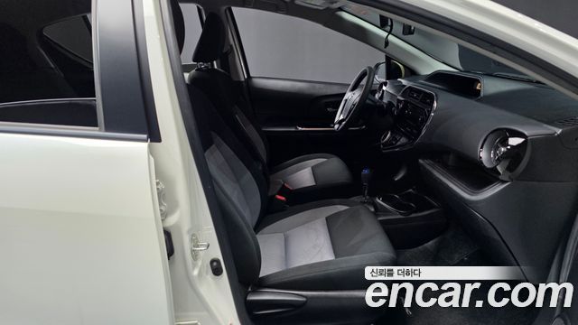 Toyota Prius C 1.5 2019 — фото 11