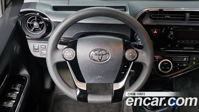Toyota Prius C 1.5 2019 — фото 13