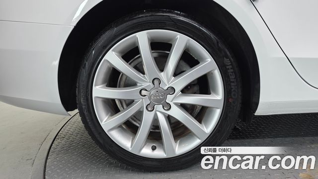 Audi A4 2.0 TDI dynamic B8 2013 — фото 5