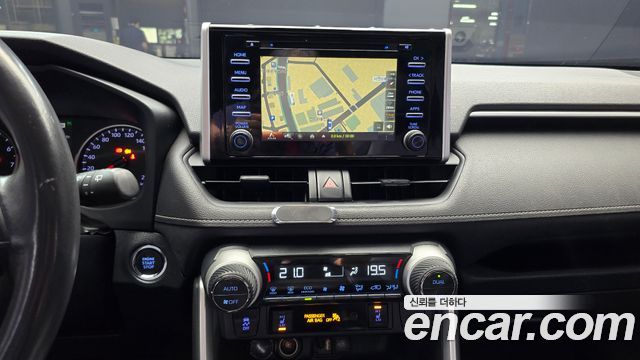 Toyota RAV4 (V) 2.5 2WD 2019 — фото 18