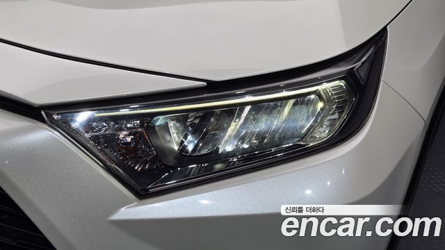 Toyota RAV4 (V) 2.5 2WD 2019 — фото 28