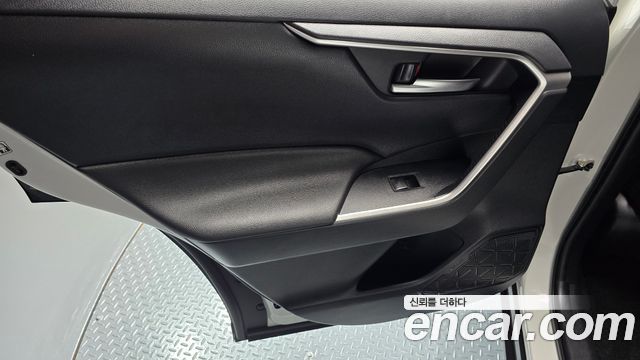 Toyota RAV4 (V) 2.5 2WD 2019 — фото 31