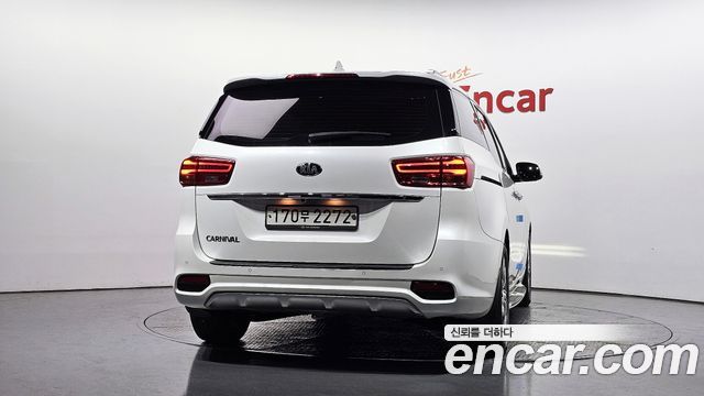 Kia Carnival 9-Seater Noblesse Special 2020 — фото 4
