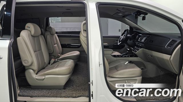 Kia Carnival 9-Seater Noblesse Special 2020 — фото 12