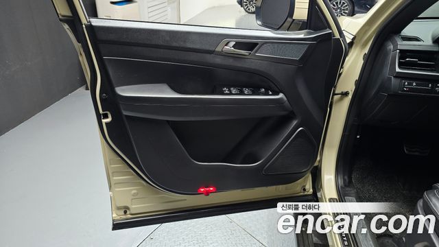 KG Mobility (SsangYong) Rexton Sports Khan Diesel 2.2 4WD Culman Noblesse 2024 — фото 24