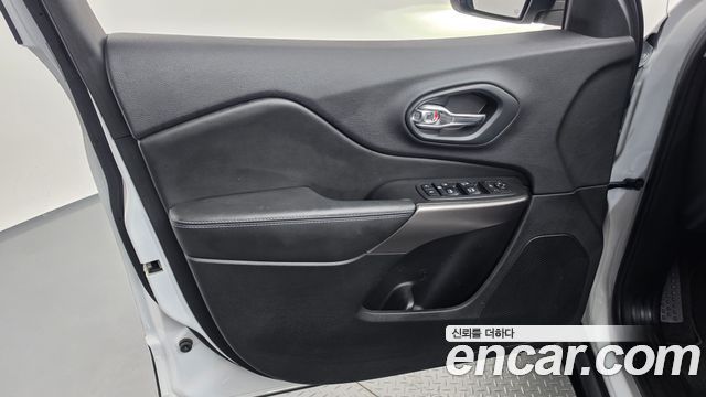 Jeep Cherokee (KL) 2.4 Longitude AWD 2019 — фото 24