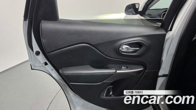 Jeep Cherokee (KL) 2.4 Longitude AWD 2019 — фото 25