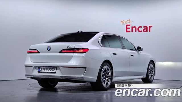 BMW 7 Series (G70) 740i sDrive Design Pure Excellence 2023 — фото 2