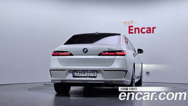 BMW 7 Series (G70) 740i sDrive Design Pure Excellence 2023 — фото 4