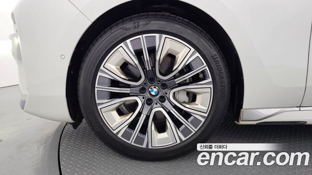 BMW 7 Series (G70) 740i sDrive Design Pure Excellence 2023 — фото 5