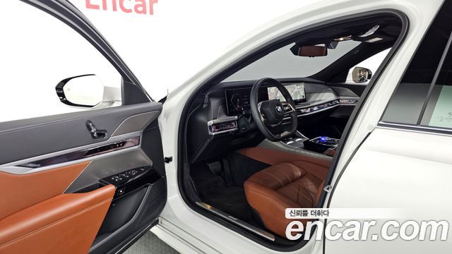 BMW 7 Series (G70) 740i sDrive Design Pure Excellence 2023 — фото 10