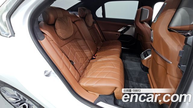 BMW 7 Series (G70) 740i sDrive Design Pure Excellence 2023 — фото 15